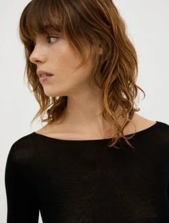 Boat-neck knitted jumper