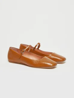 Crackled leather ballet flats