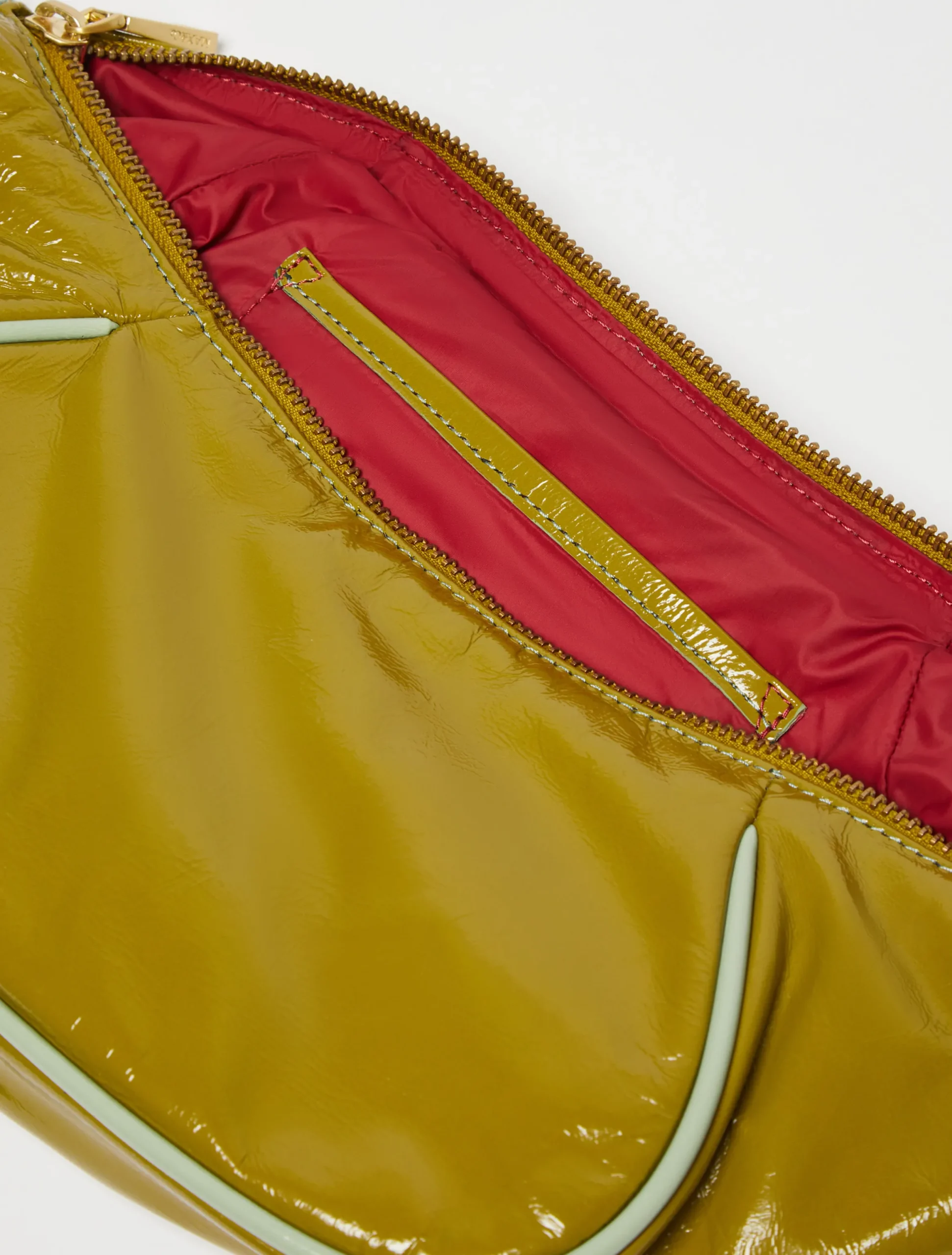 Hug patent-leather bag