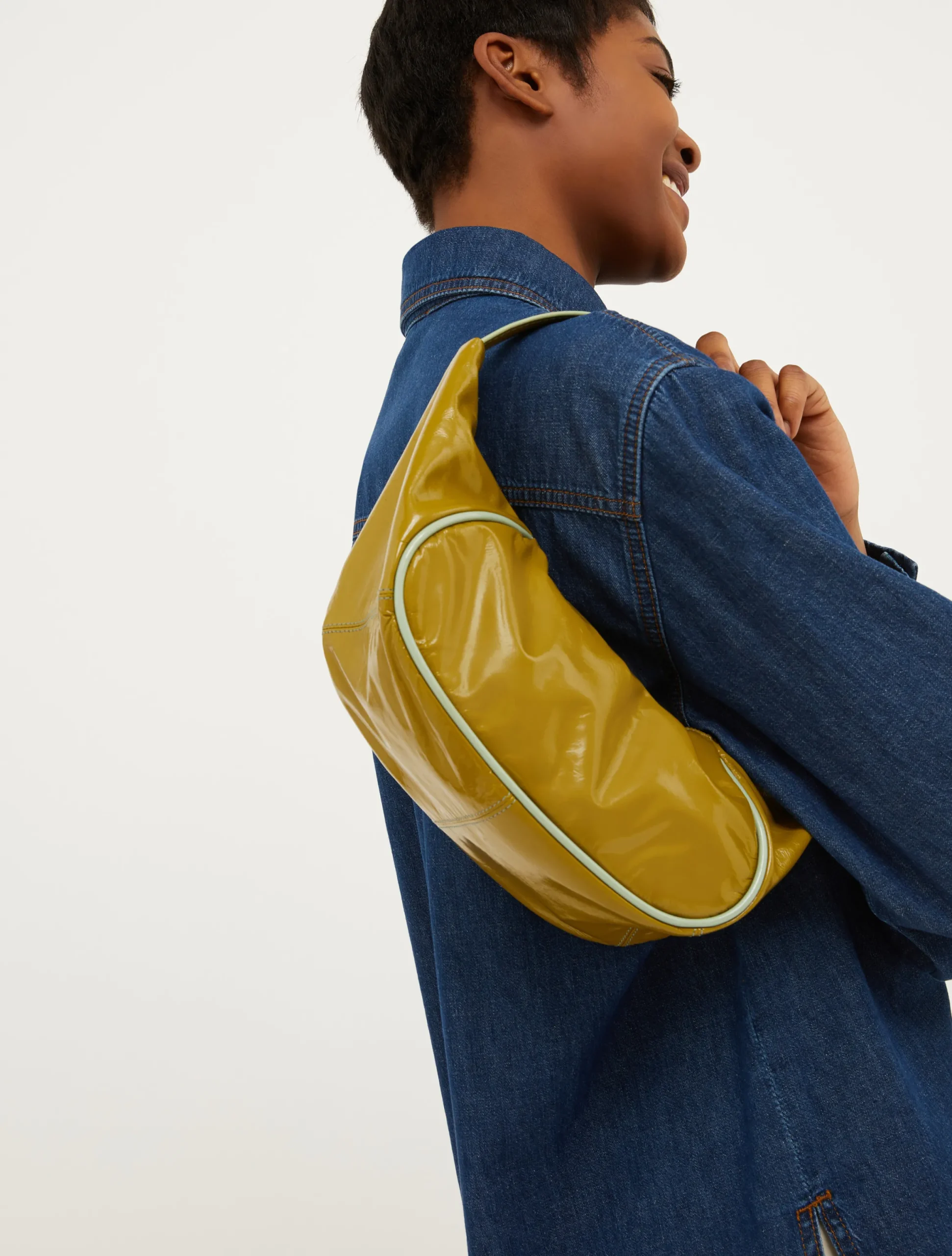 Hug patent-leather bag