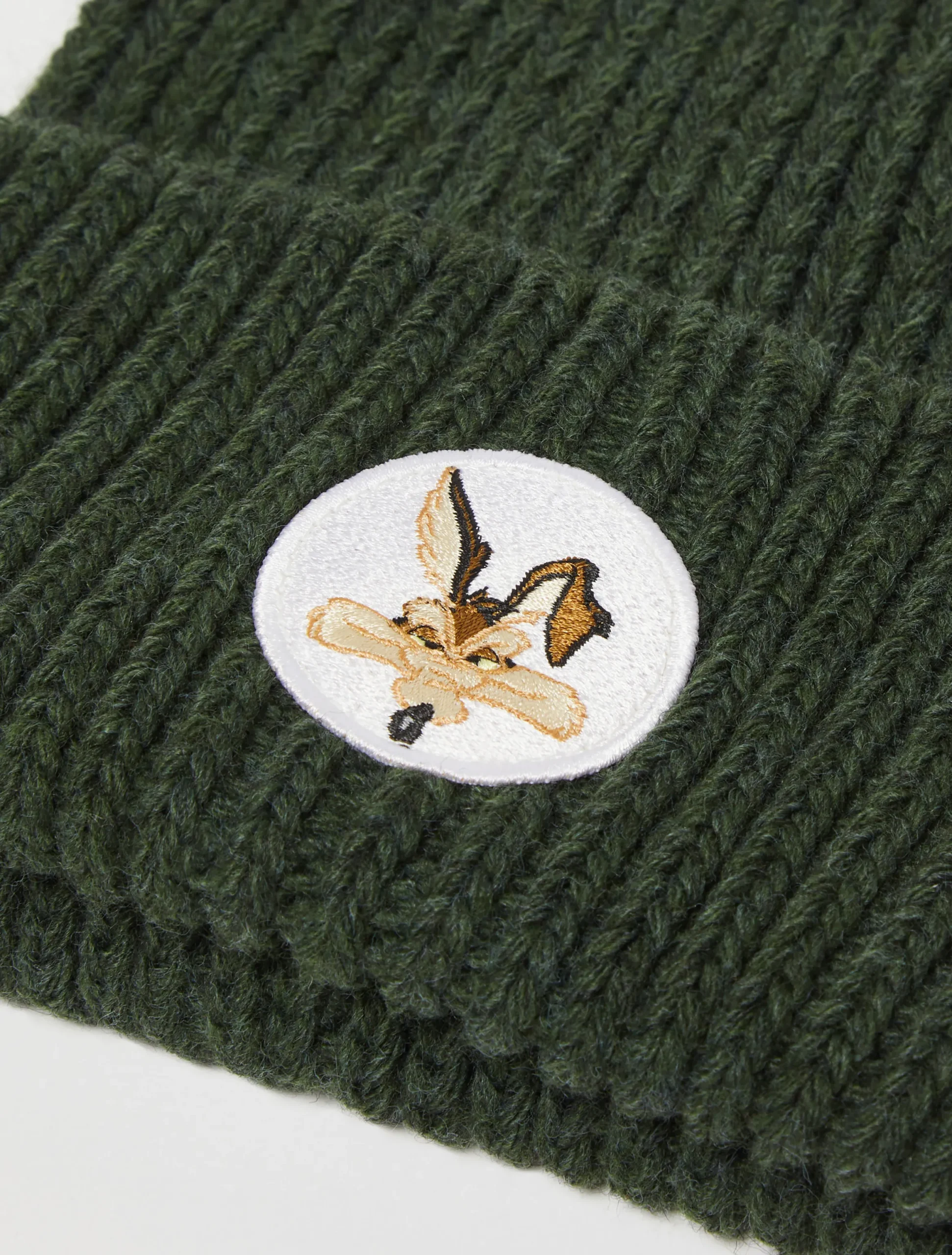 Knitted beanie MAX&Co. with Looney Tunes