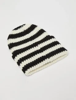 Knitted beanie MAX&Co. with Looney Tunes