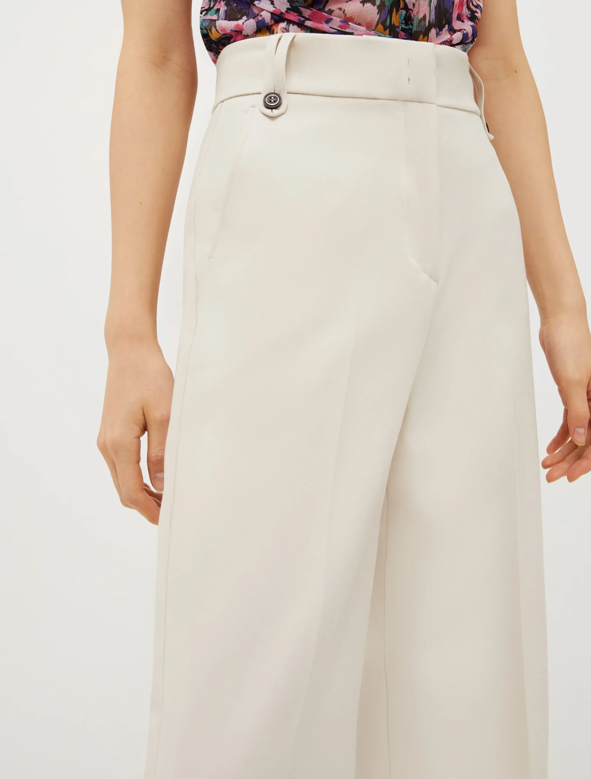 Loose-fit canvas trousers