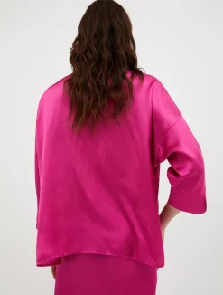 Loose-fitting satin shirt