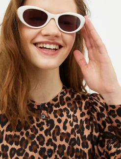 Oval cat-eye glasses