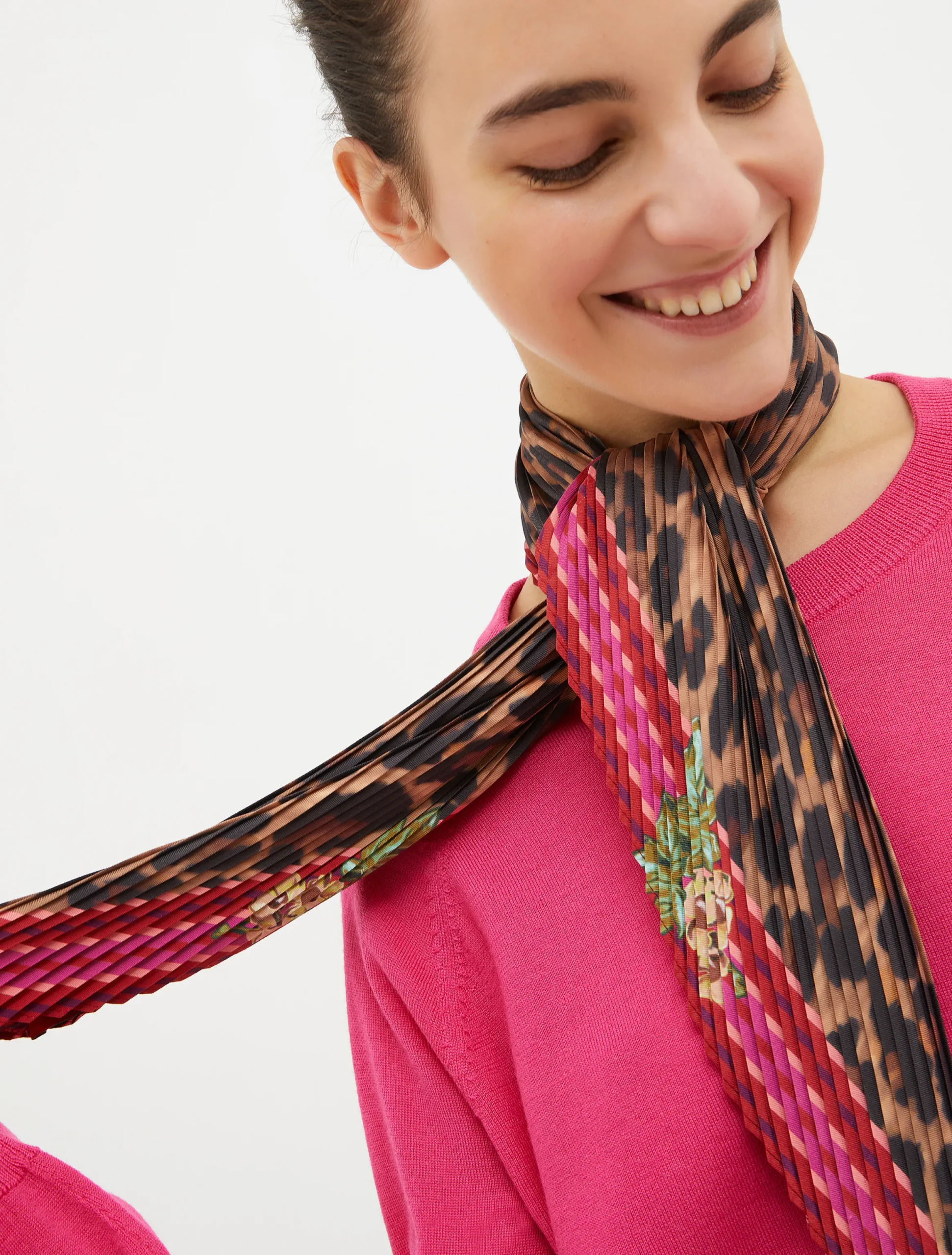 Pleated twill scarf