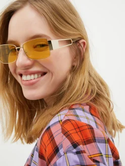 Rectangular metal glasses