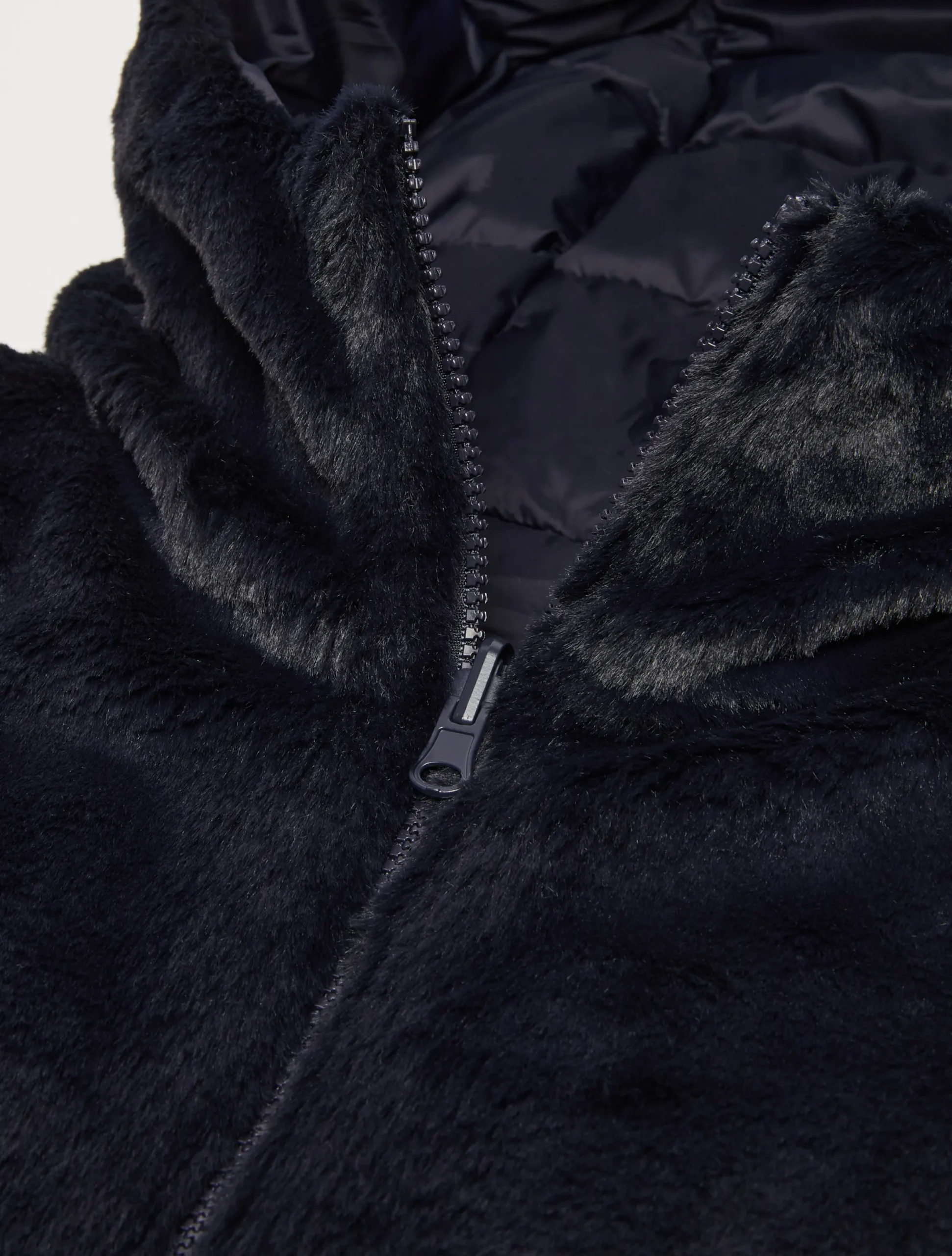 Reversible hood collar