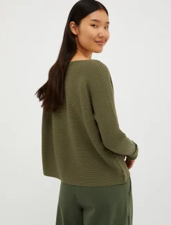 Ribbed knitted jumper