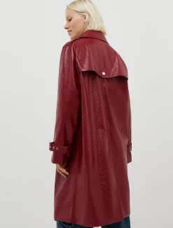 Trench coat in glossy patent leather