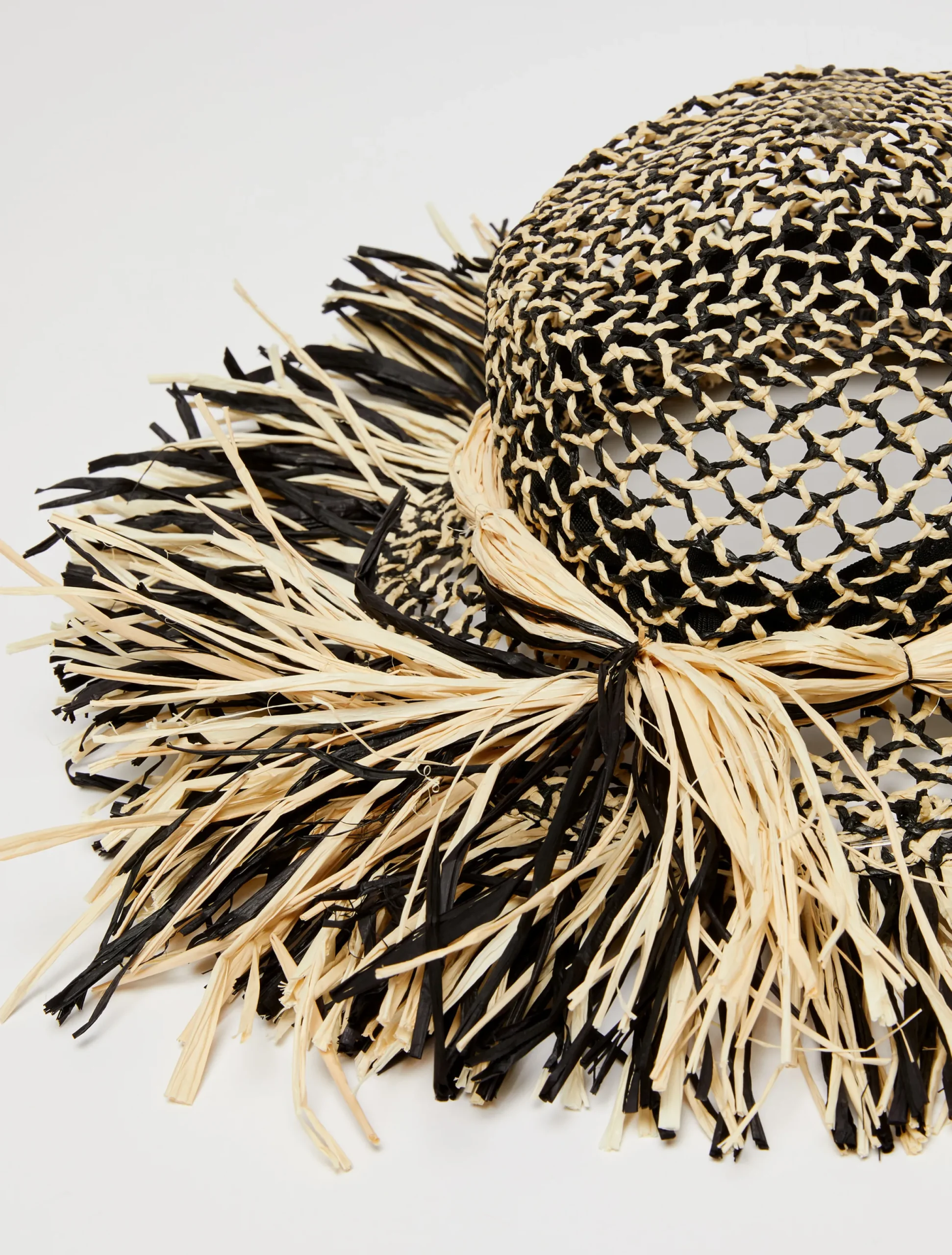 Two-tone woven-raffia hat