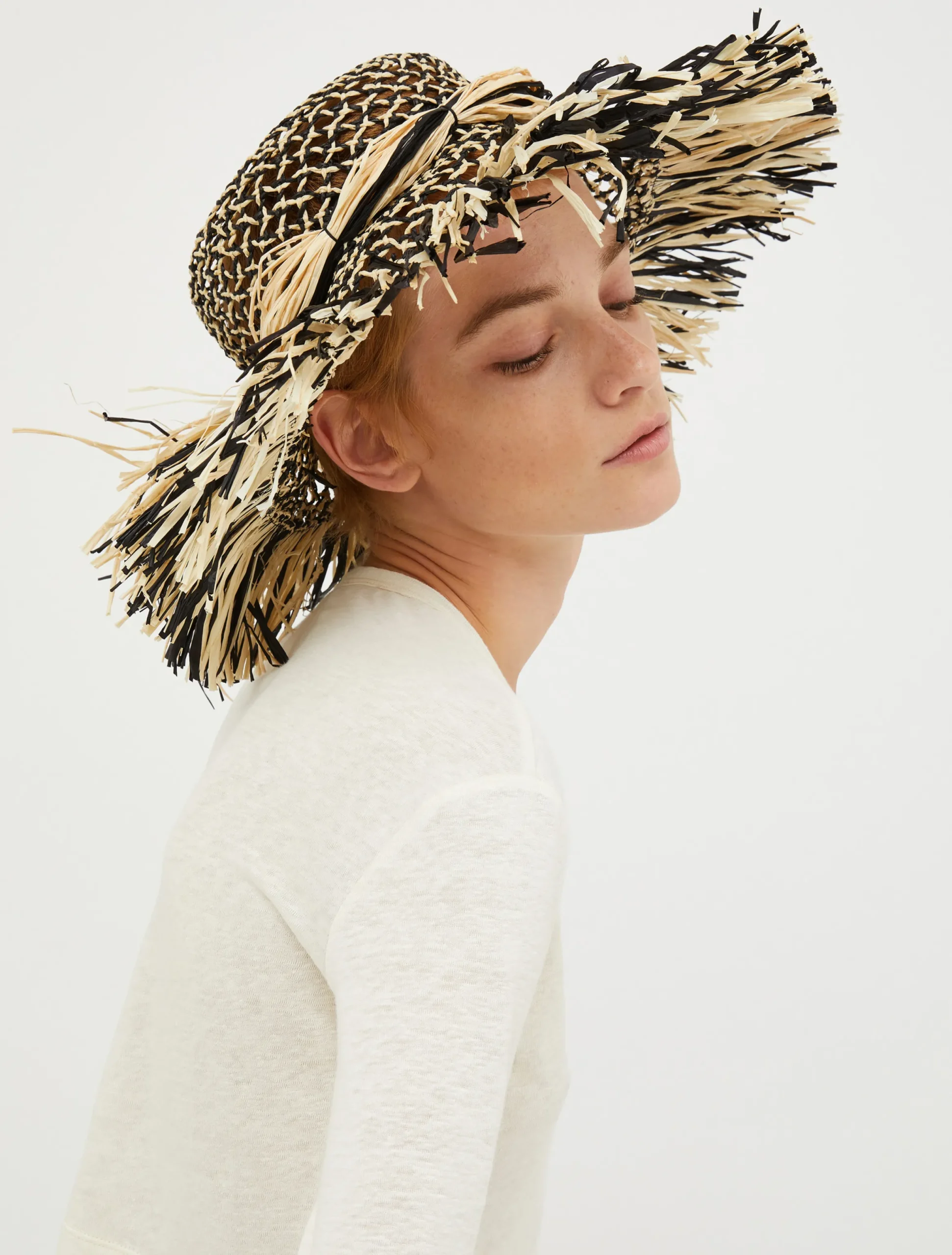 Two-tone woven-raffia hat