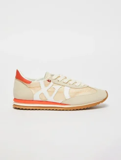Ultra-light low-top trainers