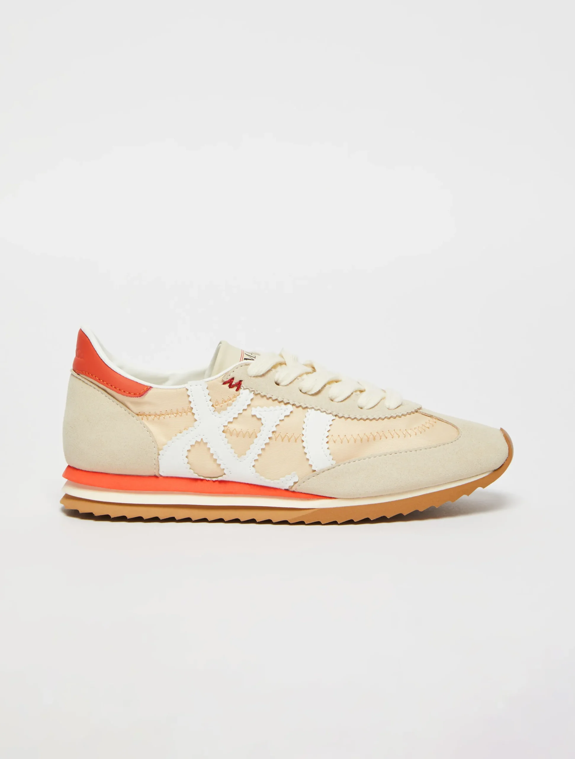 Ultra-light low-top trainers