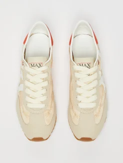Ultra-light low-top trainers